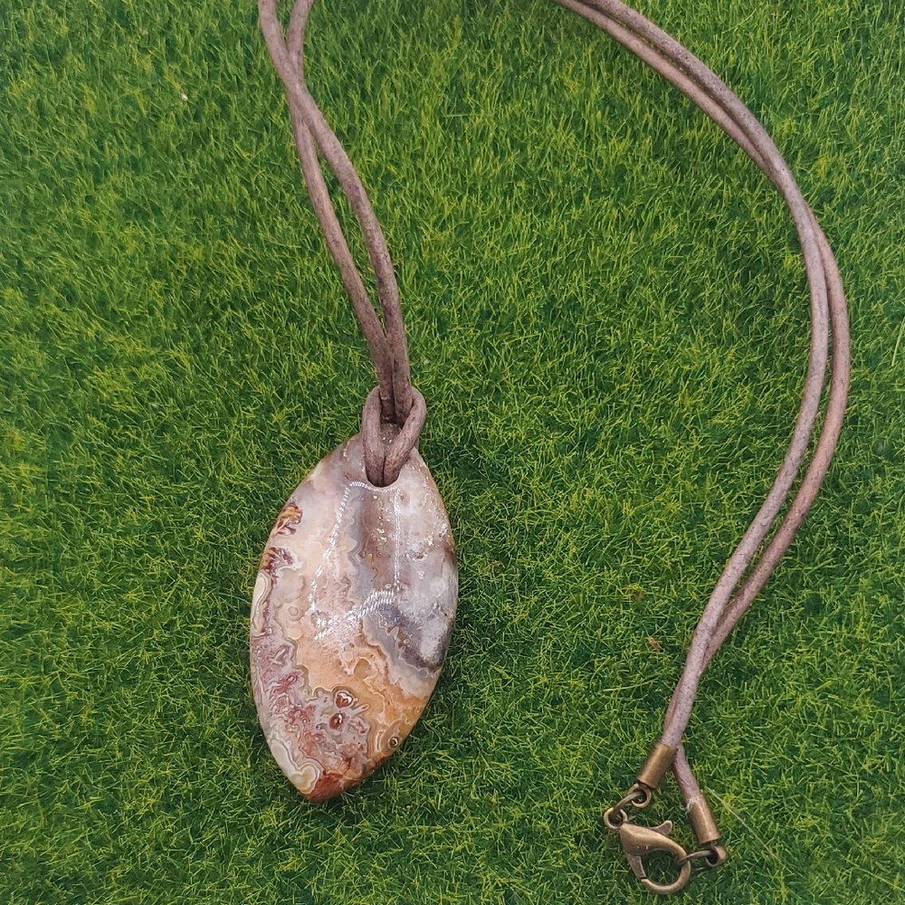 Mexican Crazy Lace Agate Pendant Necklace Leather Cord  22 Inch N3908